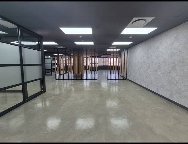 270M² OFFICE TO LET IN WOODMEAD